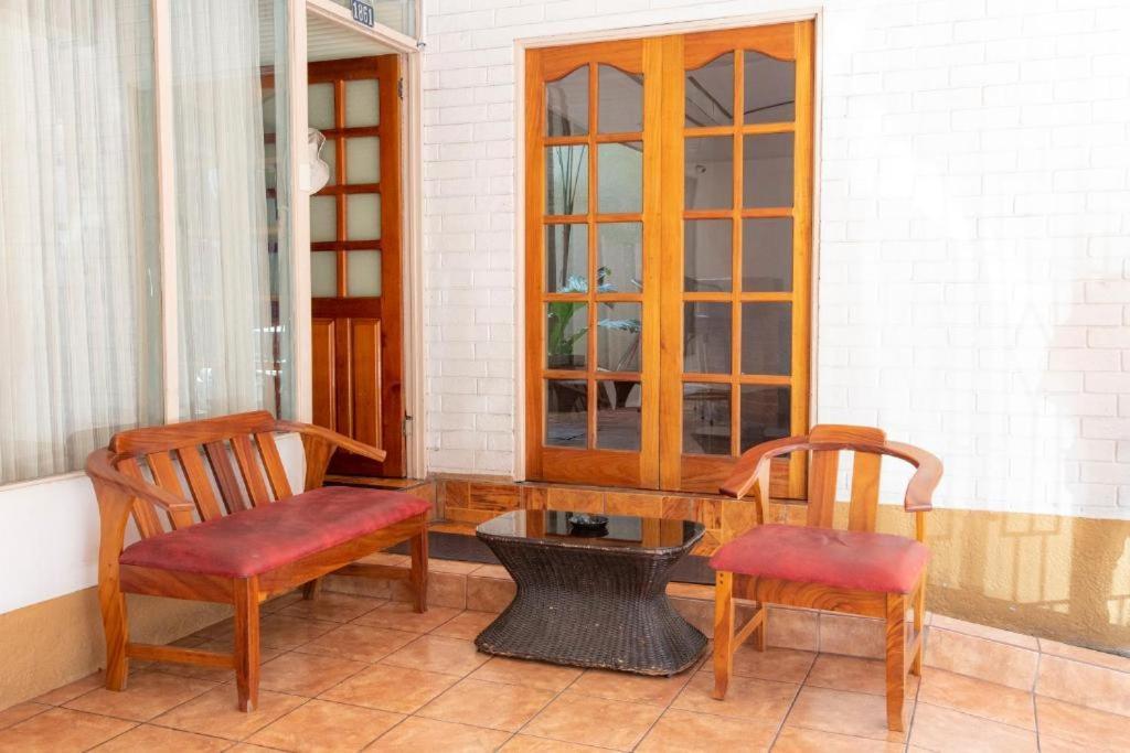 Sura Bed And Breakfast Сан-Хосе Экстерьер фото